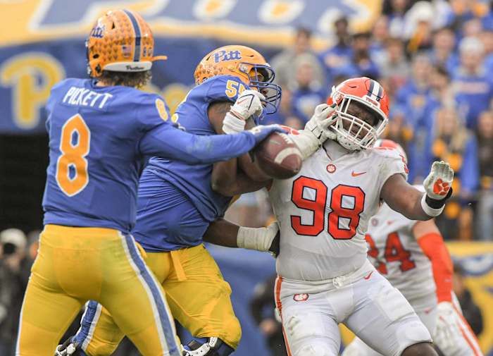 This past Saturday, Kenny Pickett (#8) led Pittsburgh past Myles Murphy (#98) and Clemson 27-17